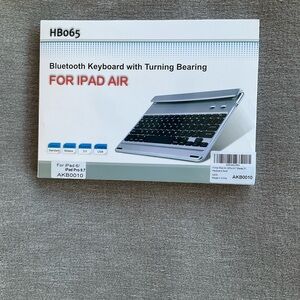 Bluetooth Keyboard with Turning Bearing For IPad 6 or IPad Pro 9.7